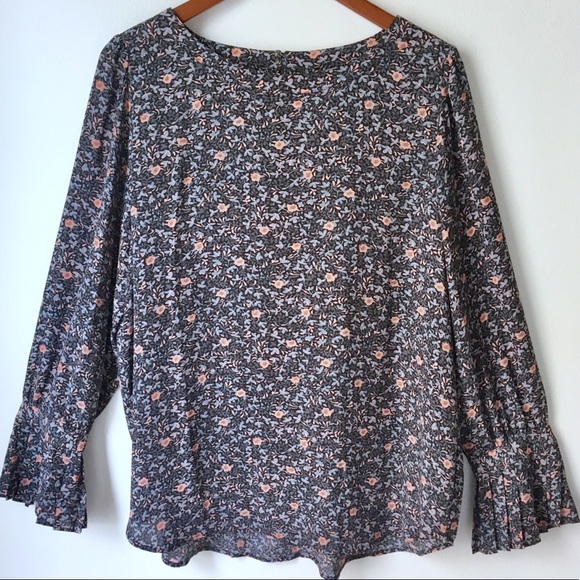 LOFT Tops - LOFT Flowy Floral Blouse Pleated Cuffs